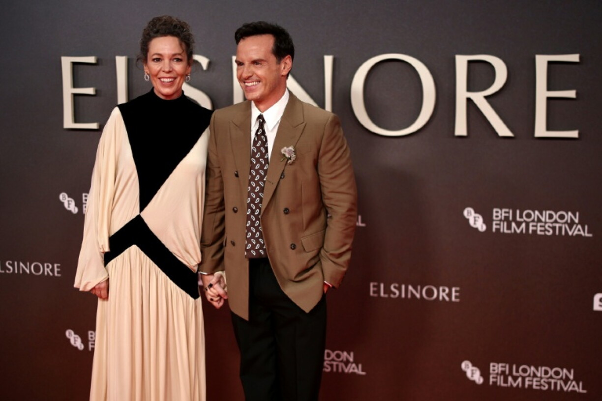 Irish actor Andrew Scott and British actor Olivia Colman pose on the red carpet at the premiere of 'Elsinore'
