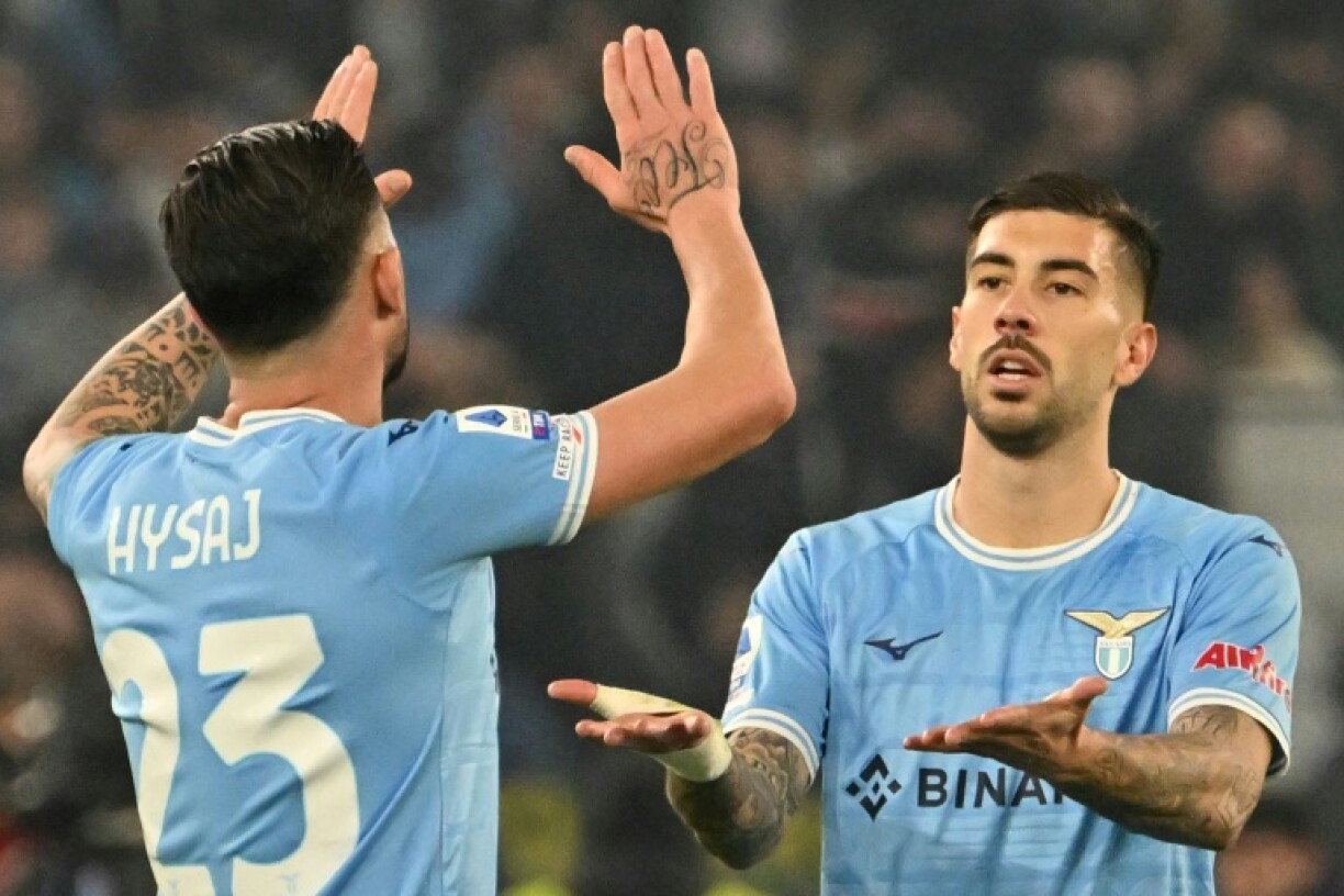 Le milieu de la Lazio Mattia Zaccagni (d) buteur contre l'AS Rome, le 19 mars 2023 à au stade Olympique de Rome