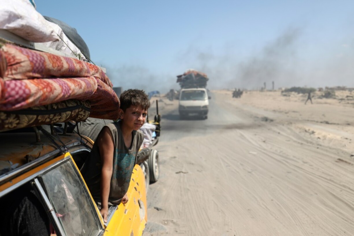Des déplacés palestiniens déplacés fuient la ville de Gaza vers les zones sud de la bande de Gaza, le 28 août 2025