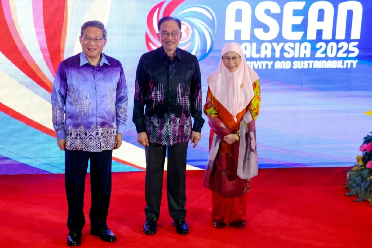 Chinese Premier Li Qiang (L) attended the ASEAN gala dinner on Monday, alongside Malaysian Prime Minister Anwar Ibrahim and his wife Wan Azizah Wan Ismail