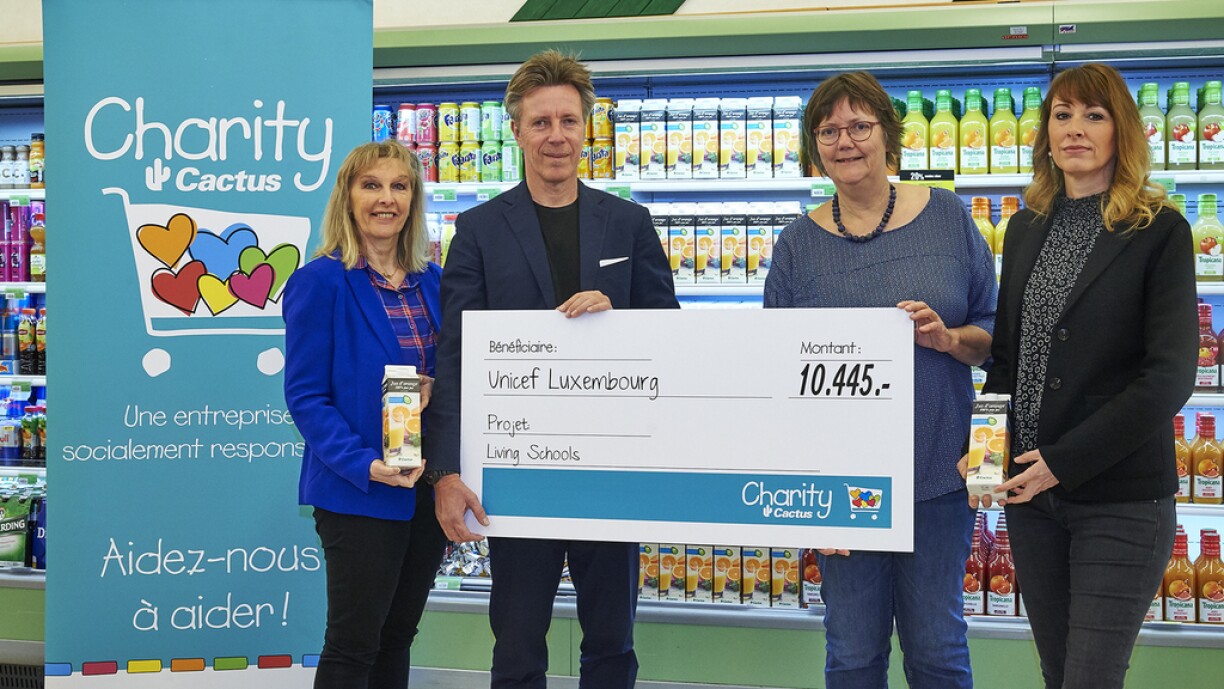Karin Pütz (responsable des relations publiques du groupe Cactus), Laurent Schonckert (administrateur directeur du groupe Cactus), Maryse Arendt (présidente d’UNICEF Luxembourg), Sandra Visscher (directrice d’UNICEF Luxembourg).