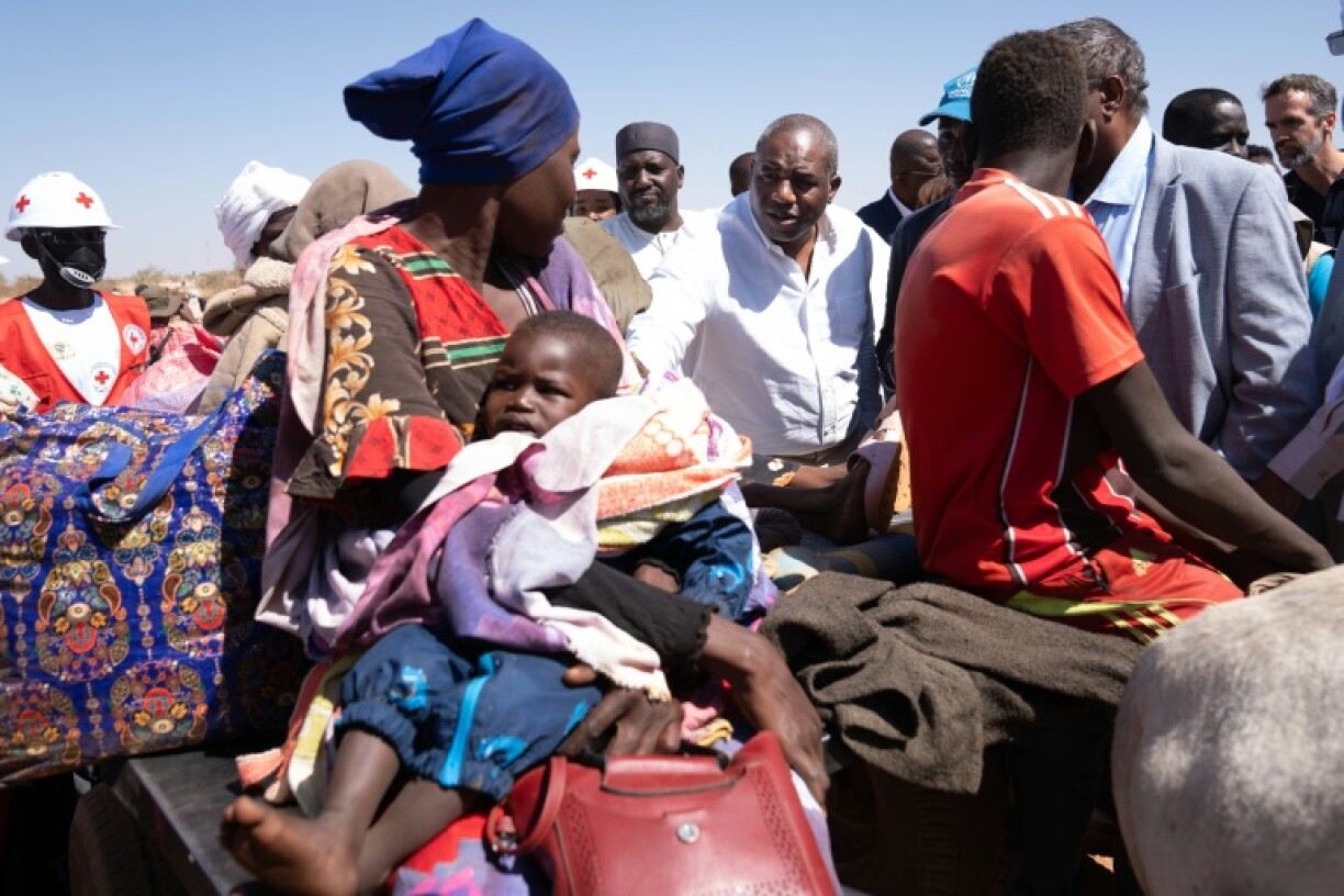 Britain's Foreign Secretary David Lammy (CR) visits the Border Bridge in Adre, Chad, where thousands of refugees from Sudan's war-torn Darfur have been crossing