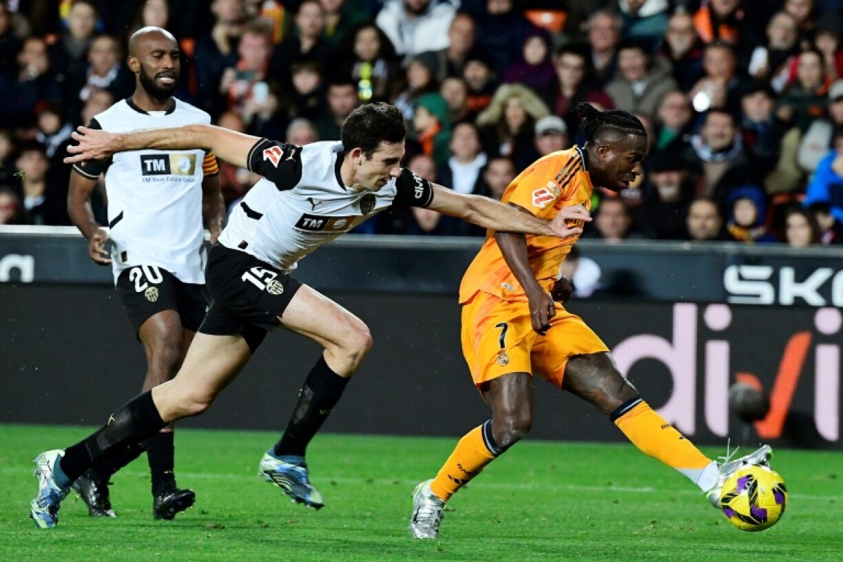 Real Madrid forward Vinicius Junior (R) was sent off in the clash against Valencia