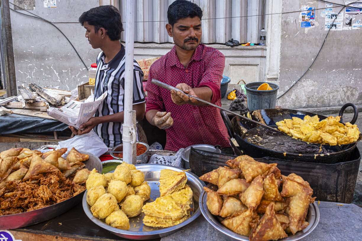 India, Maharashtra State, Mumbai, Fort District, Kala Ghoda art neighborhood, street food, November 2025.