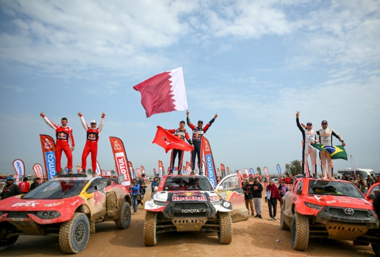 De gauche à droite Sébastien Loeb et Fabian Lurquin, Mathieu Baumel et Nasser al-Attiyah, Lucas Moraes et Timo Gottschalk à Dammam le 15 janvier 2023