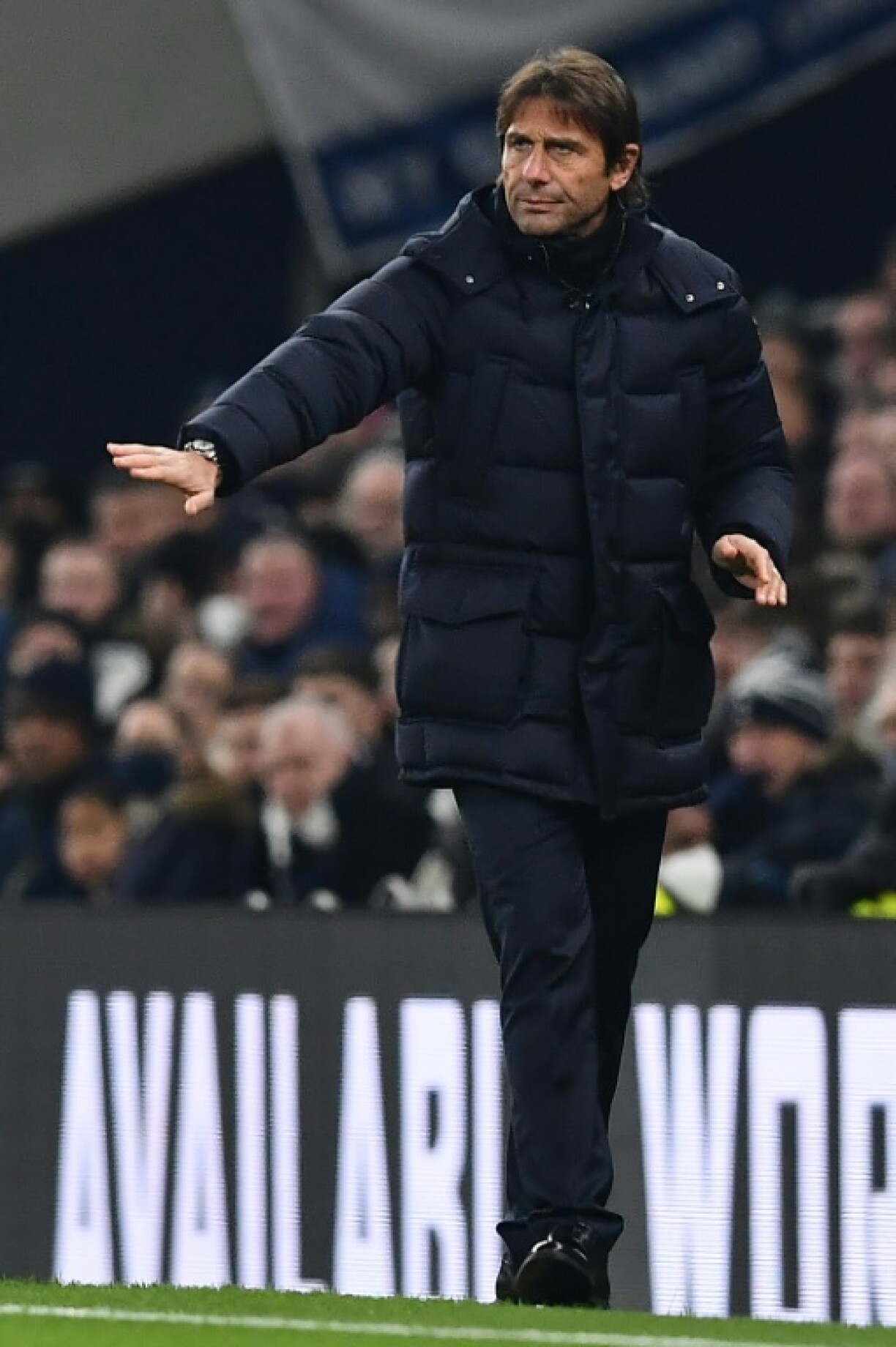 L'entraîneur italien de Tottenham Hotspur, Antonio Conte, durant le quart de finale de la Coupe de la Ligue anglaise entre Tottenham Hotspur et West Ham United au stade de Tottenham, à Londres, le 22 décembre 2021