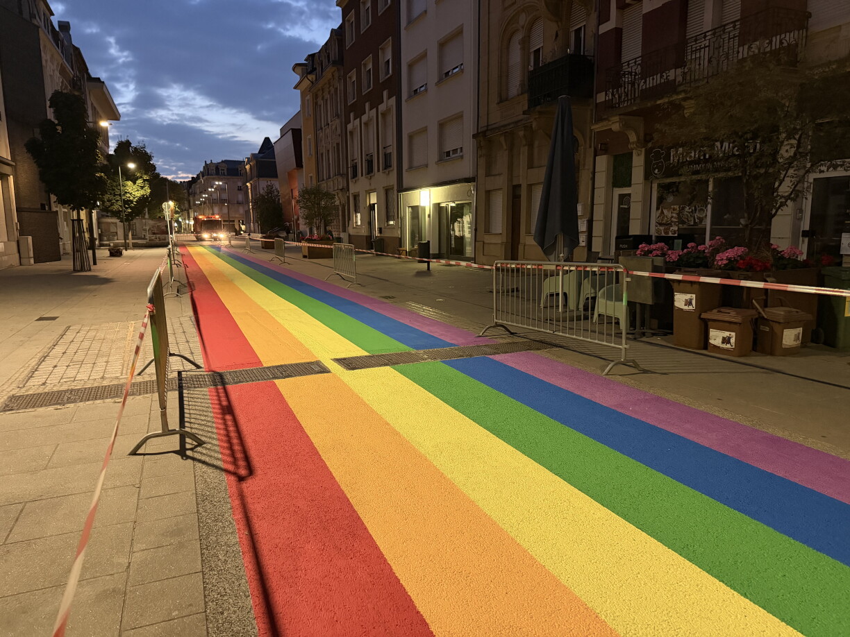 Le "Rainbow Passage" est situé dans le quartier Brill, connu pour son histoire liée à l’immigration.