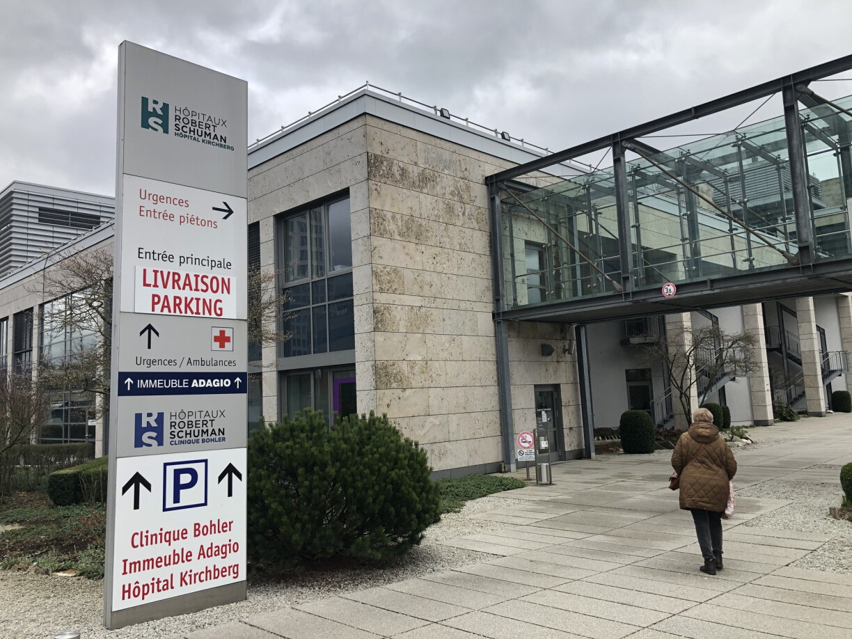 Une photo prise en mars 2020 devant l'hôpital du Kirchberg