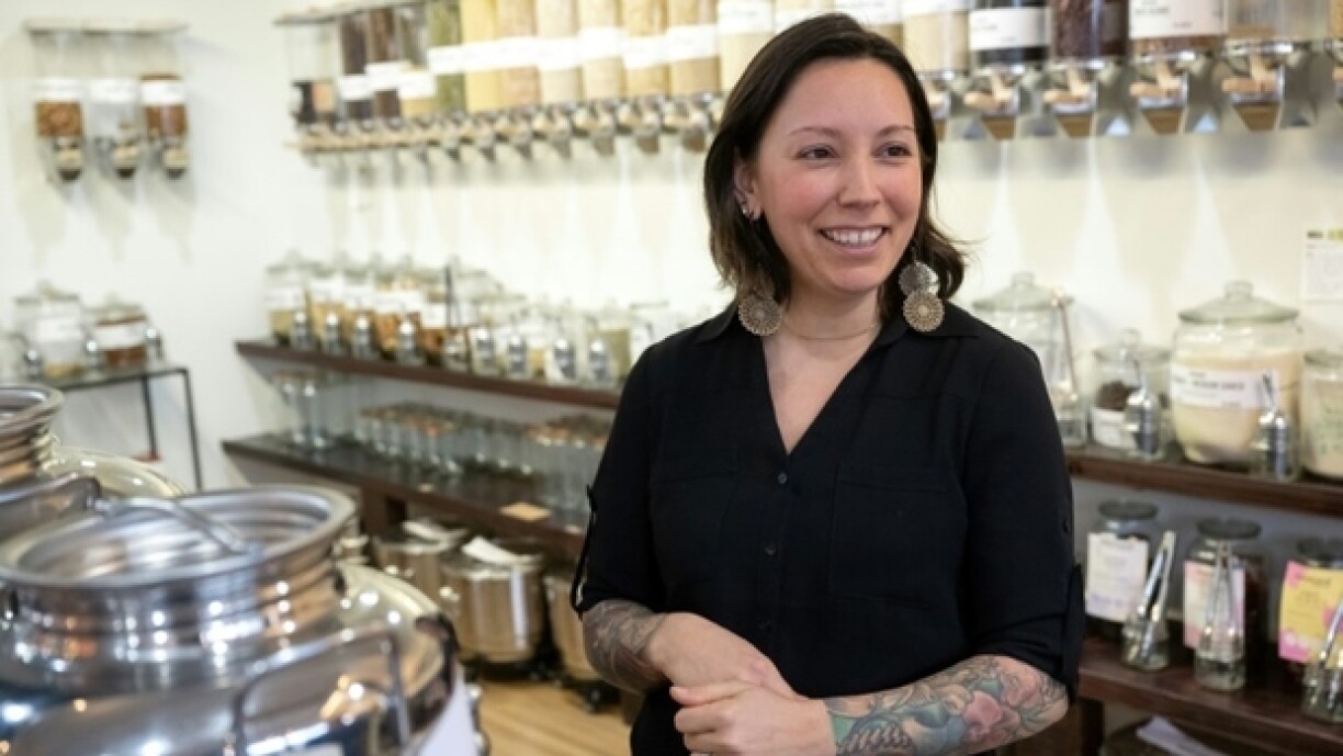 Anna Marino, patronne de la boutique zéro déchet Mason & Greens, le 17 janvier 2023 à Washington