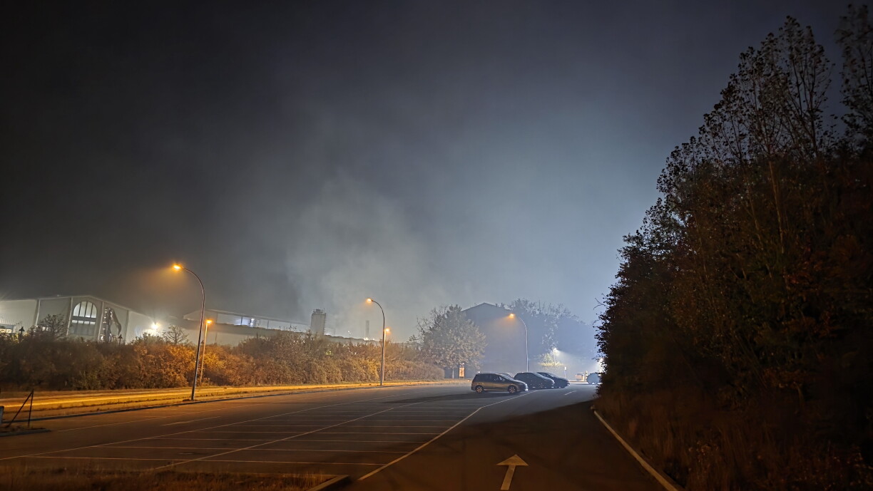 On Saturday evening, smoke fire was clearly visible from the site.