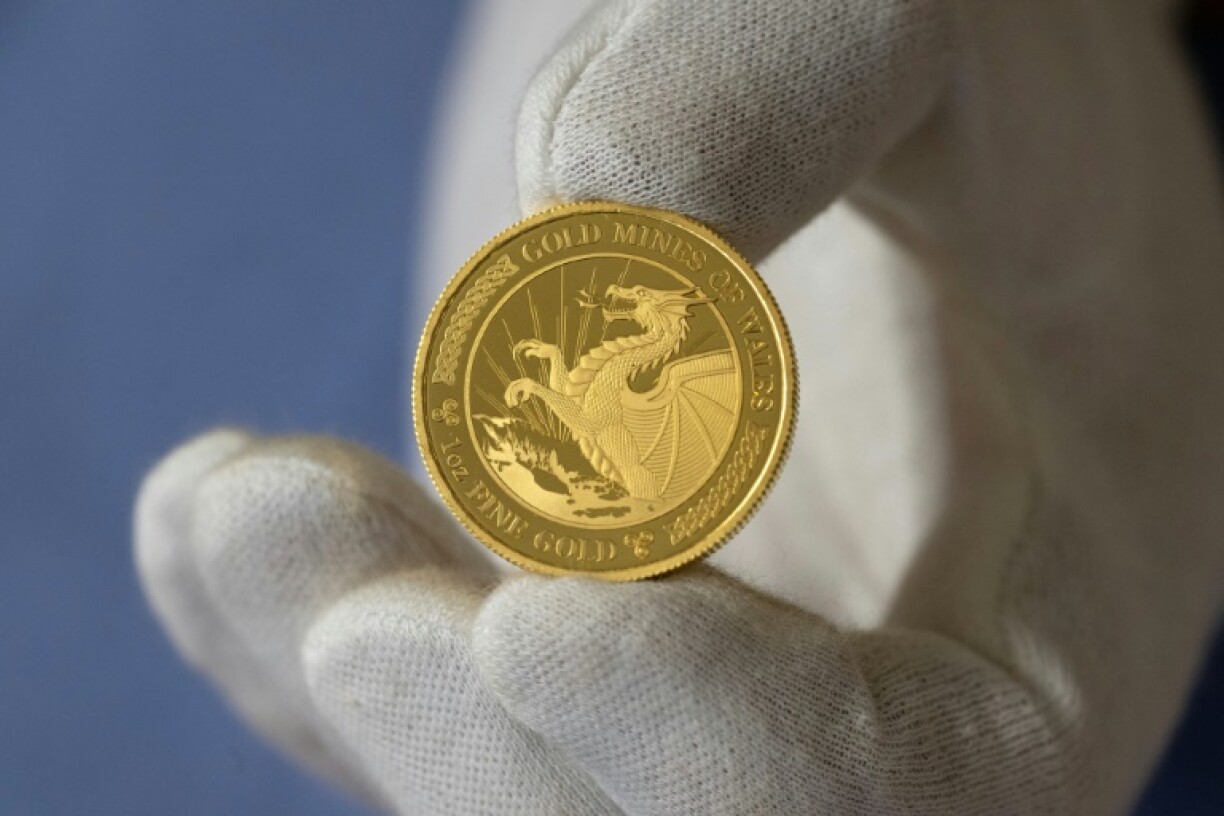 Early test auctions of one-ounce pieces have been successful, with the first selling for £20,000 -- eight times the traded price of gold