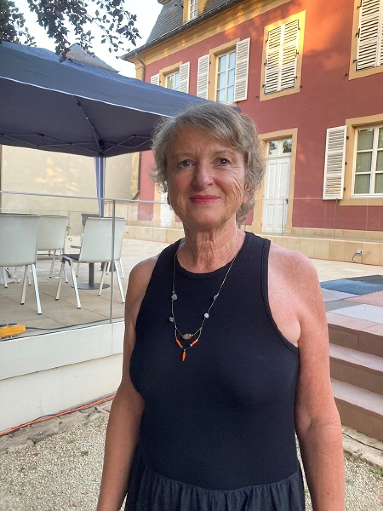 D'Claire David, éditrice vun Actes Sud, huet d'Laudatio gehalen