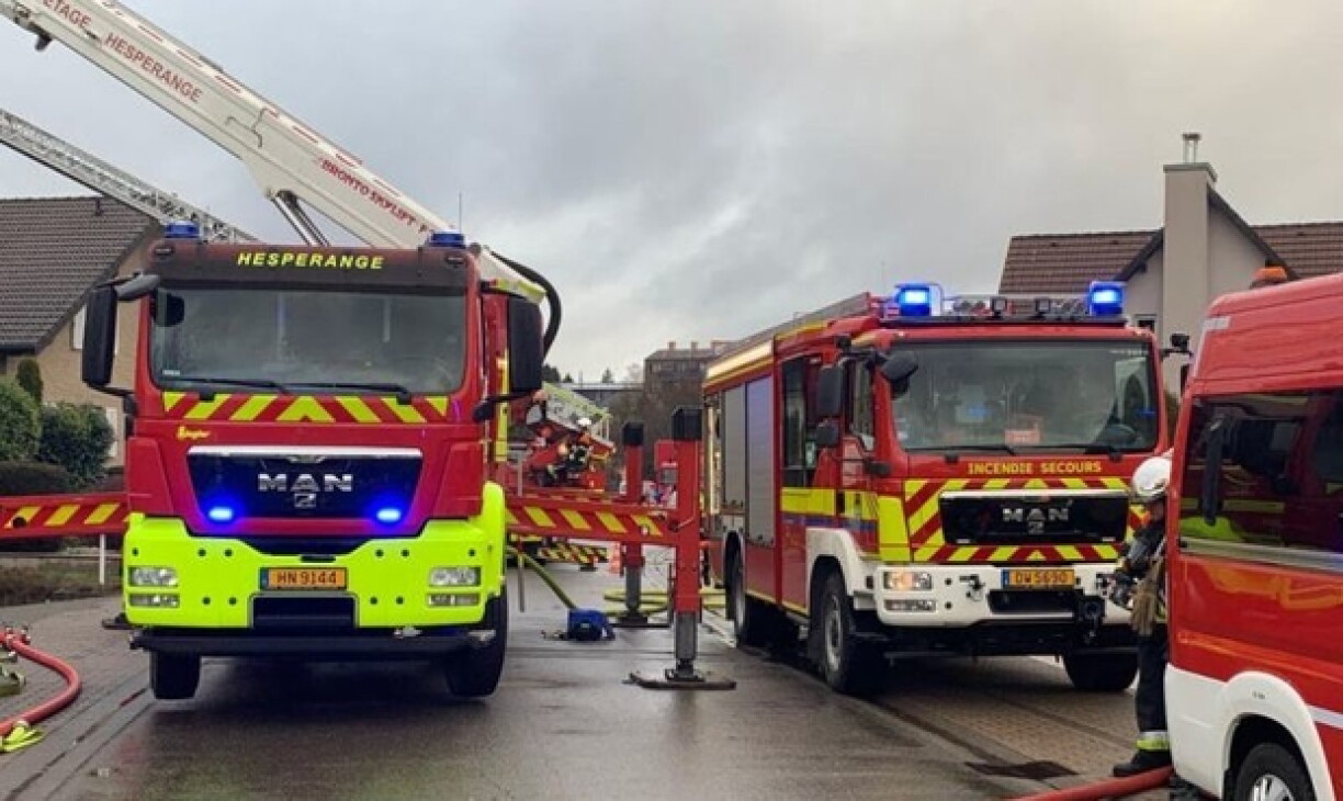 Les secours se mettent en place dans la rue de Contern à Sandweiler.