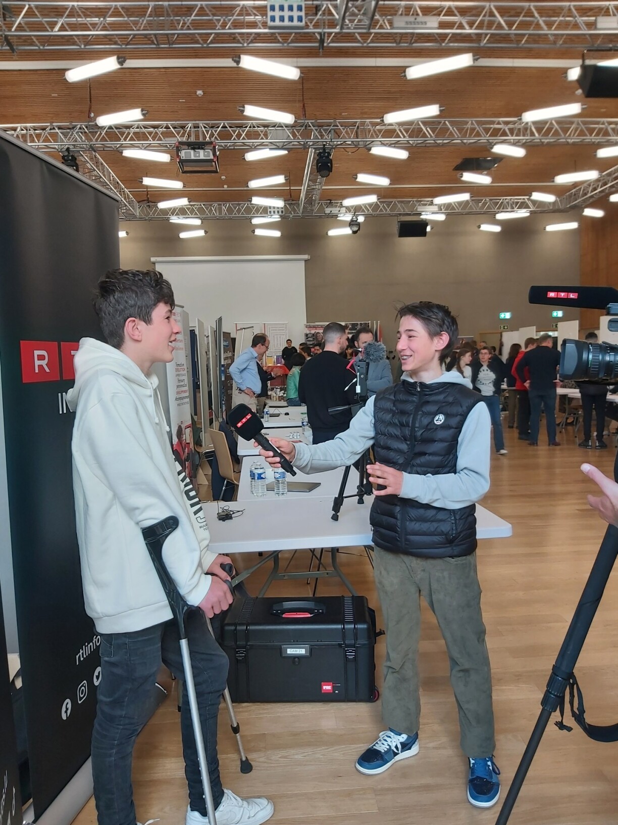 Les élèves se mettent dans la peau d'un journaliste au salon des métiers du lycée Vauban.