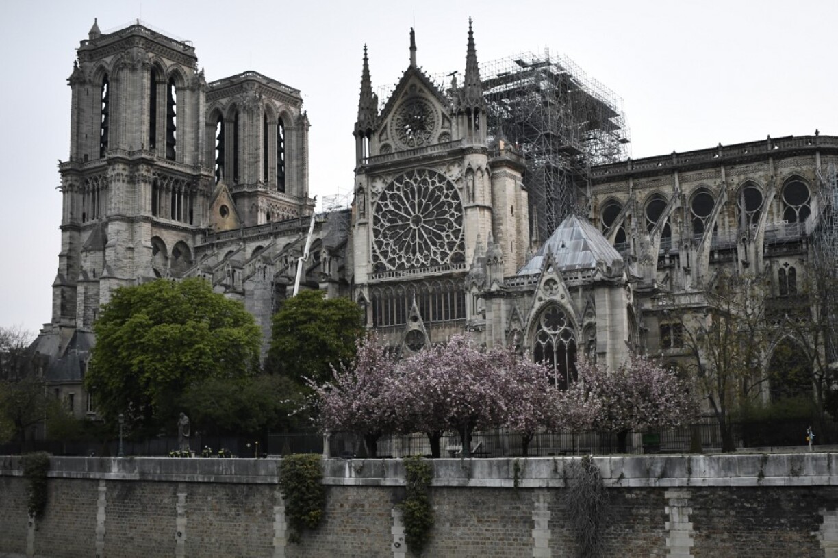 Notre-Dame de Paris au lendemain de l'incendie.