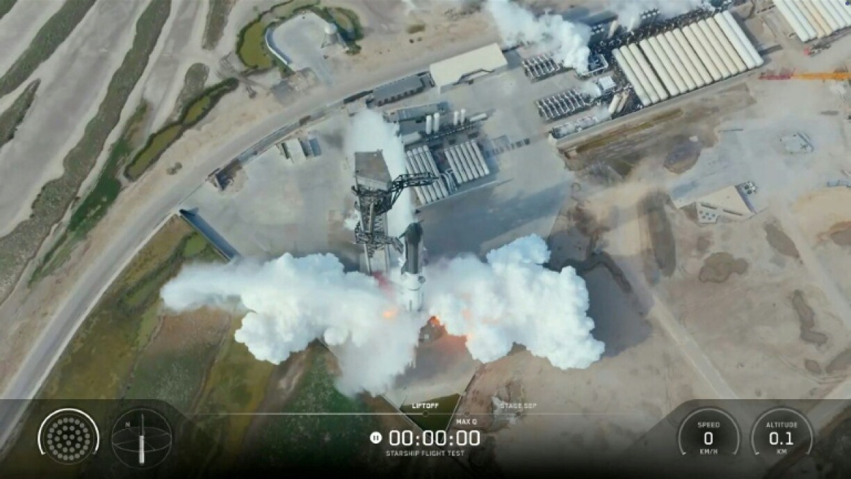 Image tirée d'une retransmission en direct de SpaceX montrant la fusée Starship au moment précis où son lancement depuis Starbase a été interrompu lors du 13e vol d'essai, à South Padre Island, le 16 juillet 2026 au Texas