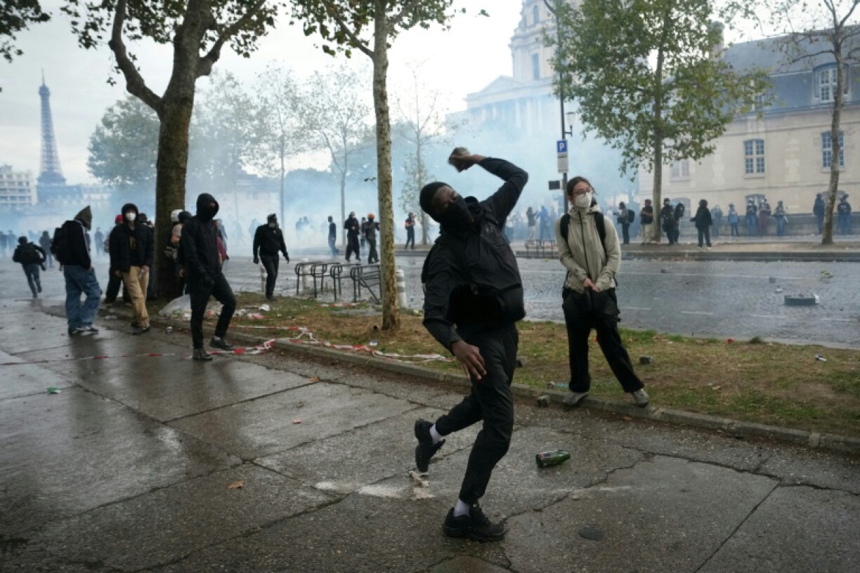 Violent incidents broke out on the sidelines of Paris demonstrations on Tuesday
