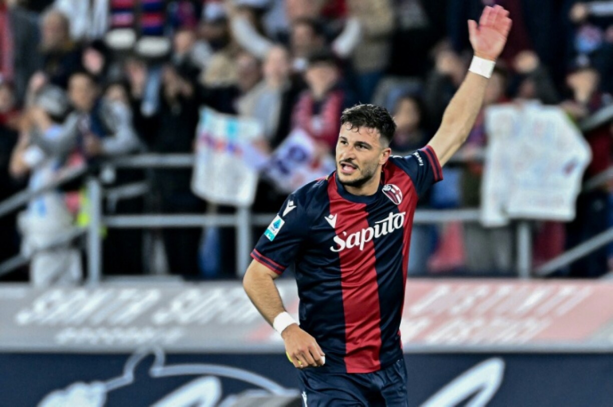 L'attaquant de Bologne Riccardo Orsolini après avoir donné la victoire à Bologne (1-0) face à l'Inter Milan lors de la 33e journée du Championnat d'Italie le 20 avril 2025 à Bologne