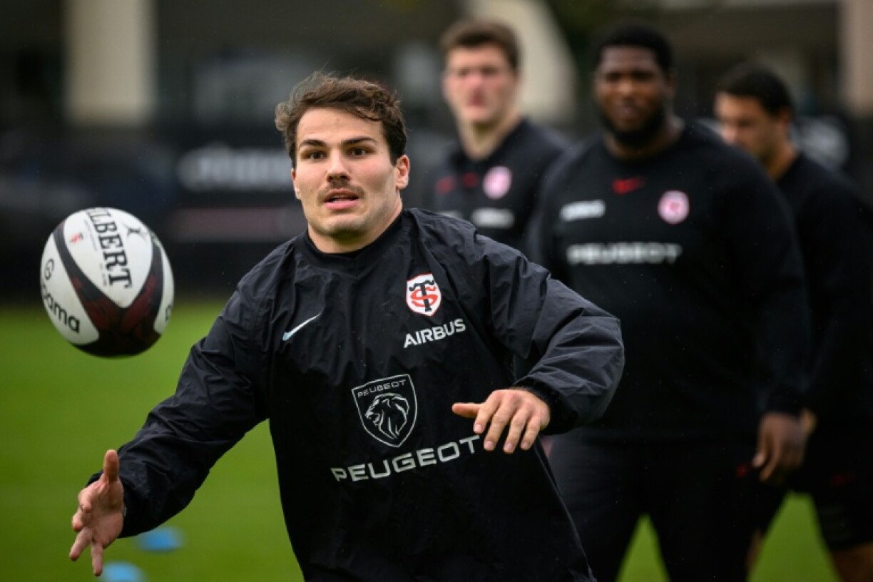 Antoine Dupont (C) joined Toulouse in 2017