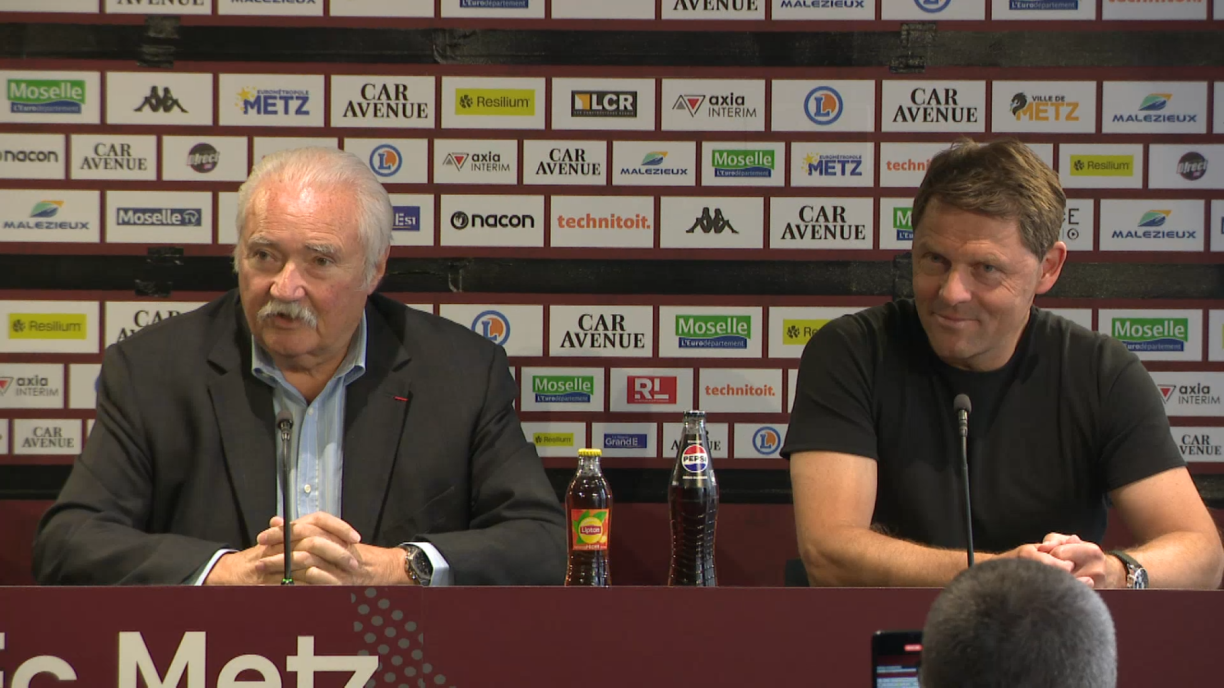 Le président du FC Metz Bernard Serin, aux côtés de Luc Holtz.