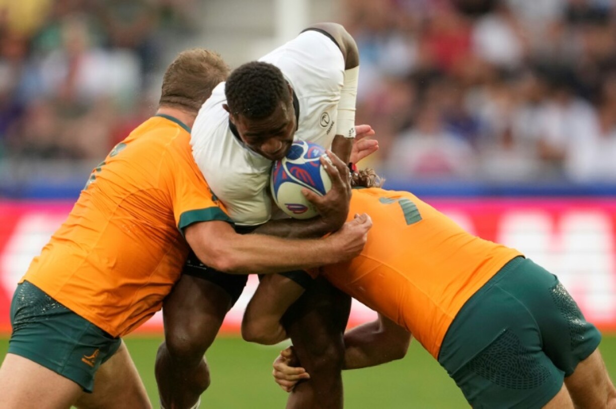 Le centre fidjien Josua Tuisova à l'attaque face à l'Australie à la Coupe du monde de rugby le 17 septembre 2023 à Saint-Etienne
