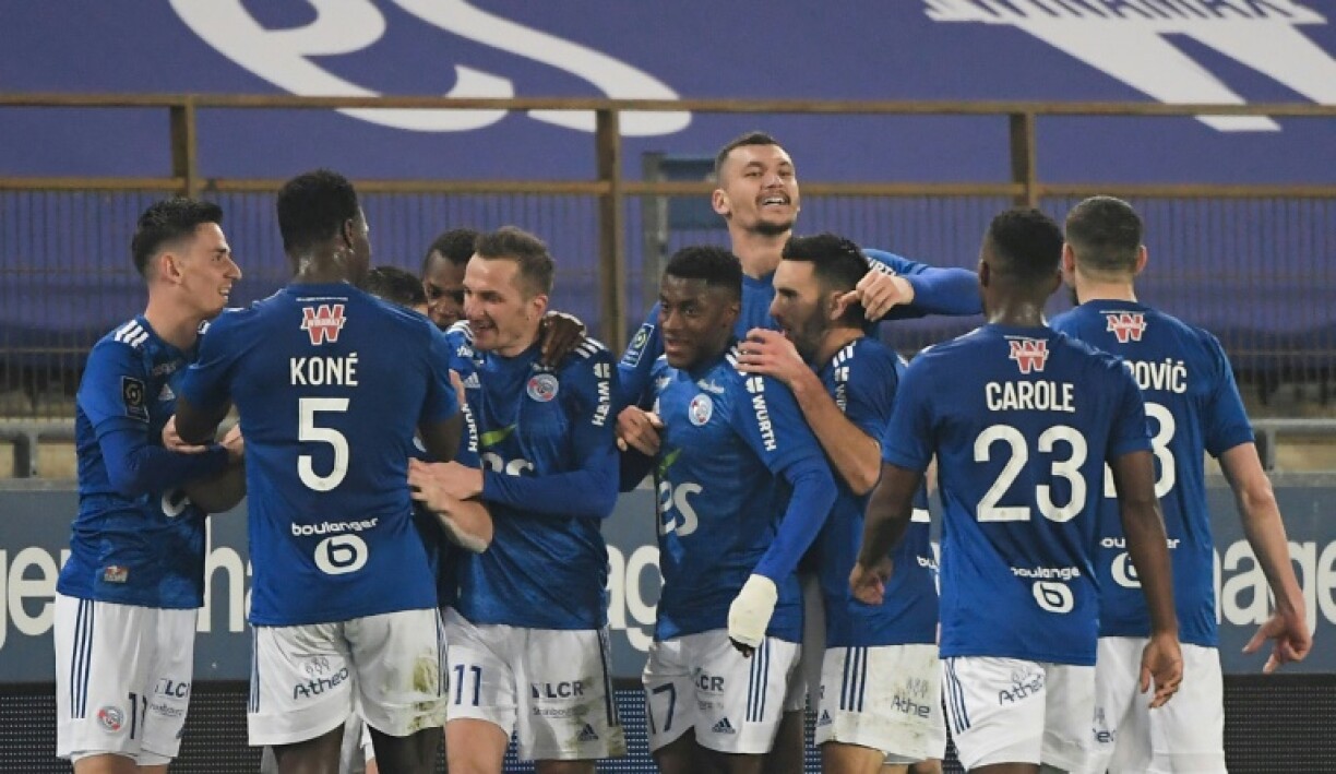 Les joueurs de Strasbourg exultent après le but du défenseur Frédéric Guilbert lors du match de Ligue 1 à domicile contre Monaco, le 3 mars 2021