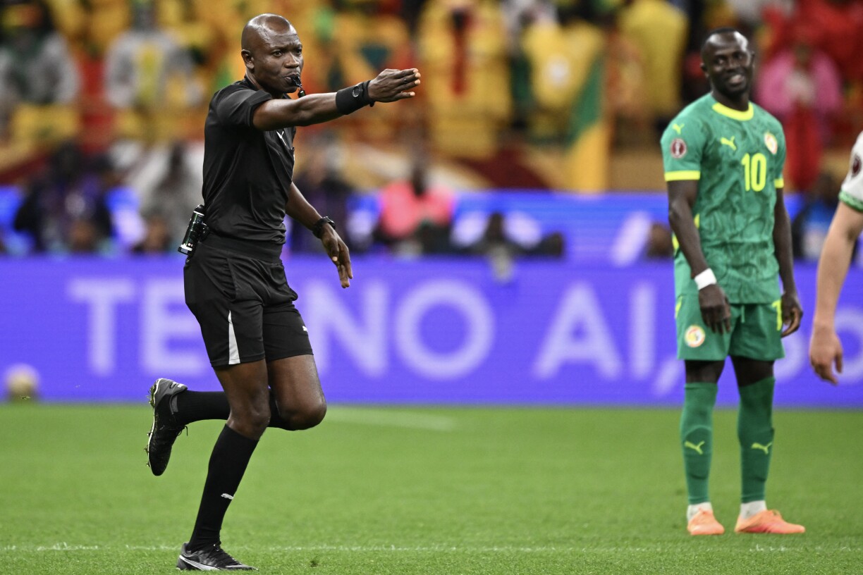 Senegal huet d'Victoire oferkannt kritt a muss d'Coupe zeréckginn