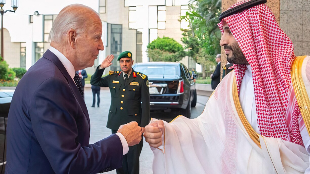 En visite au Moyen-Orient, cette photo de Joe Biden fait polémique: voici pourquoi