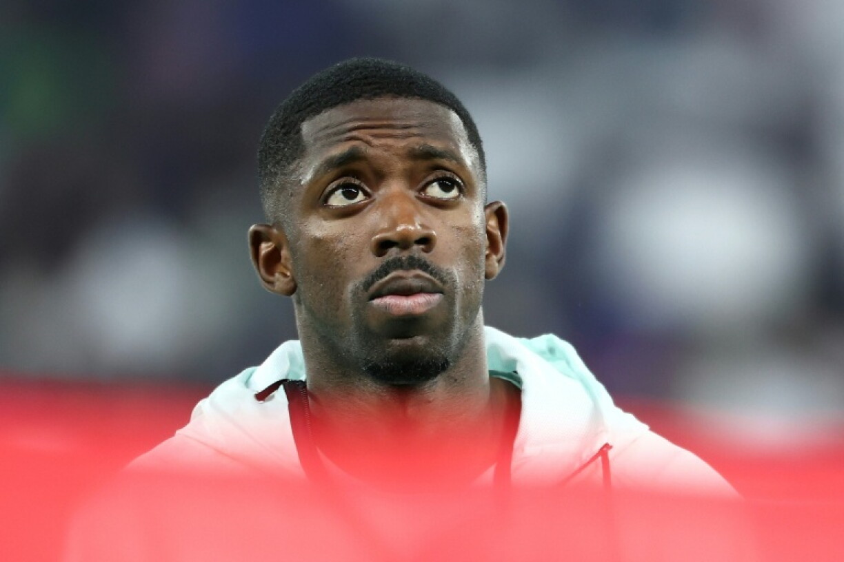 Ousmane Dembele écoute les hymnes nationaux avant la victoire de l'équipe de France contre l'Irlande du Nord (3-1), le 8 juin 2026 à Villeneuve-d'Ascq