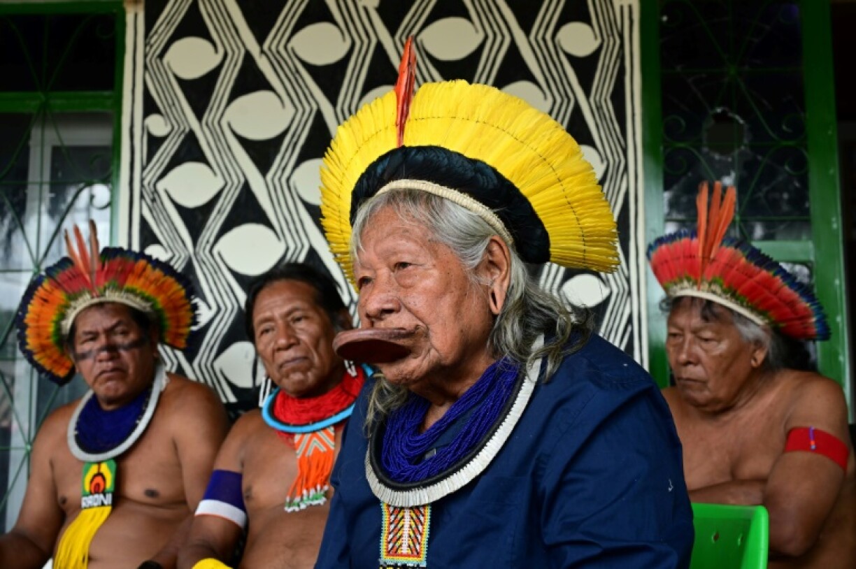 Raoni surrounded by other chiefs