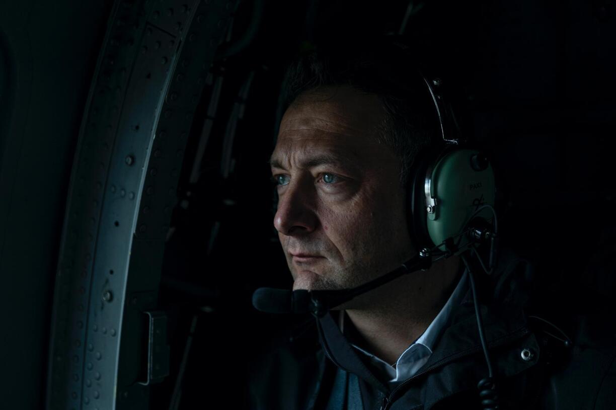 Den EU-Kommissär Christophe Hansen huet sech e Bild vun der Iwwerschwemmungen ze maachen.