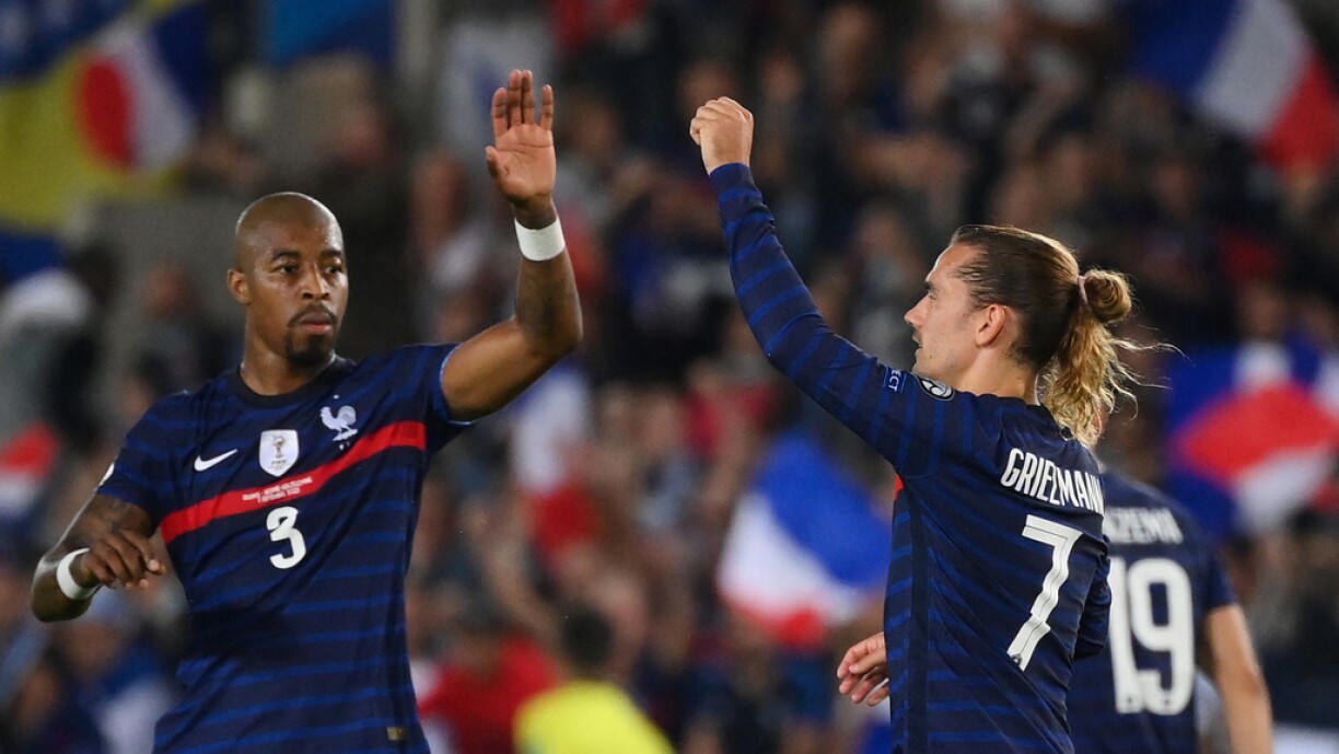 Den Antoine Griezmann feiert säi Gol fir Frankräich.