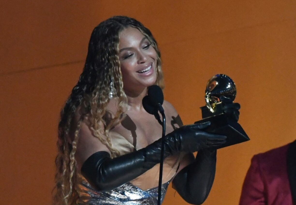 Beyoncé récompensée lors des 65e Grammy Awards, le 5 février 2023 à Los Angeles, en Californie