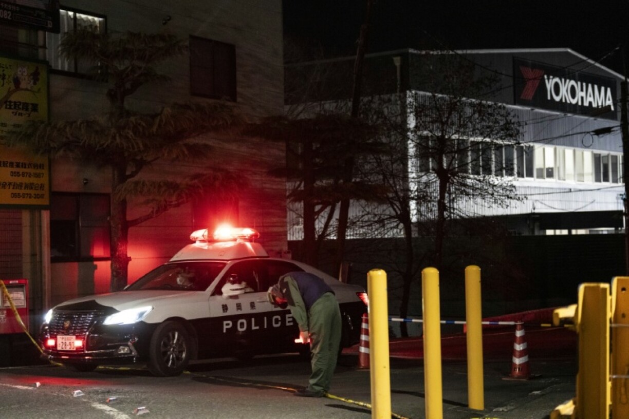 Bei einem Angriff mit einem Messer und einer unbekannten Flüssigkeit in einer Fabrik in Japan sind 15 Menschen verletzt worden. Der mutmaßliche Angreifer wurden japanischen Medienberichten zufolge festgenommen.