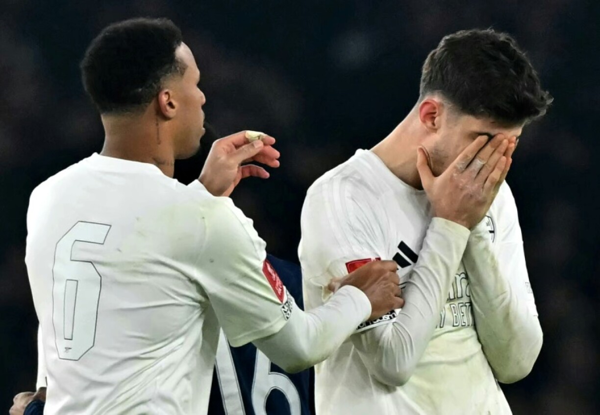 Arsenal crashed out of the FA Cup to 10-man Man Utd on penalties