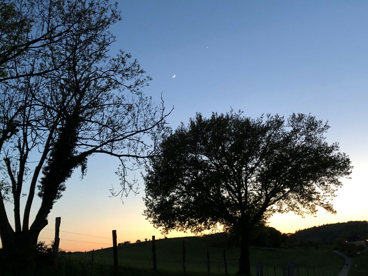 The Moon and Venus in conjunction in April 2020, in Esch/Belval.