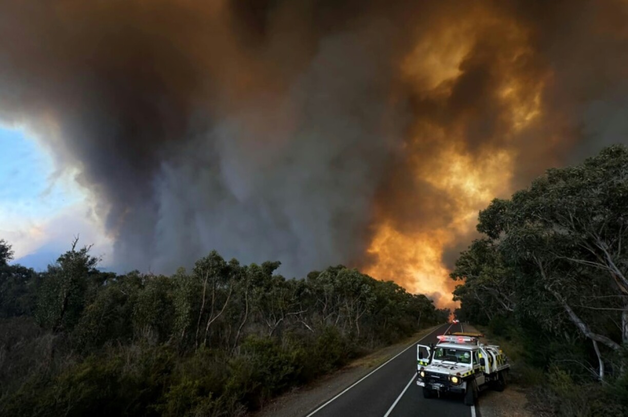 Australian firefighters say they are fighting to control a bushfire racing through a national park that has consumed an area the size of Singapore