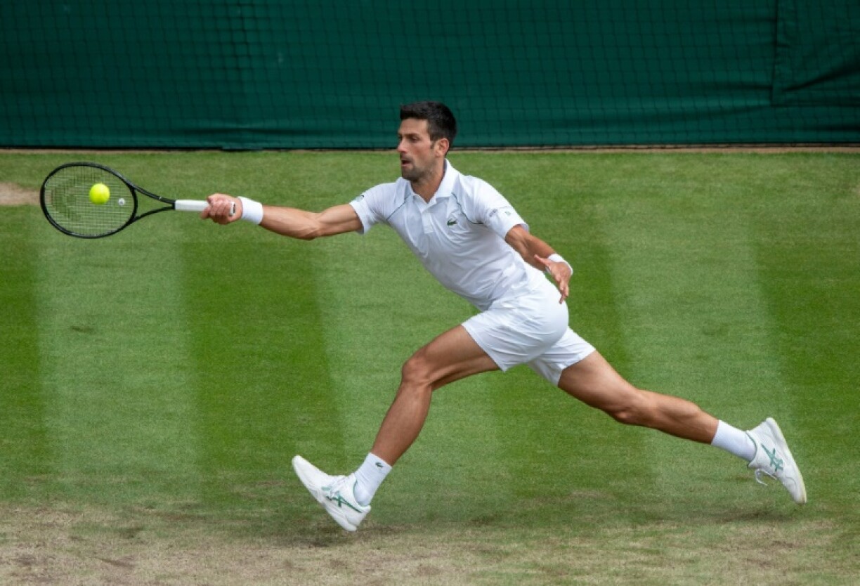 Le Serbe Novak Djokovic, lors de son quart de finale contre le Hongrois Marton Fucsovics, le 7 juillet 2021 au tournoi de Wimbledon à Londres