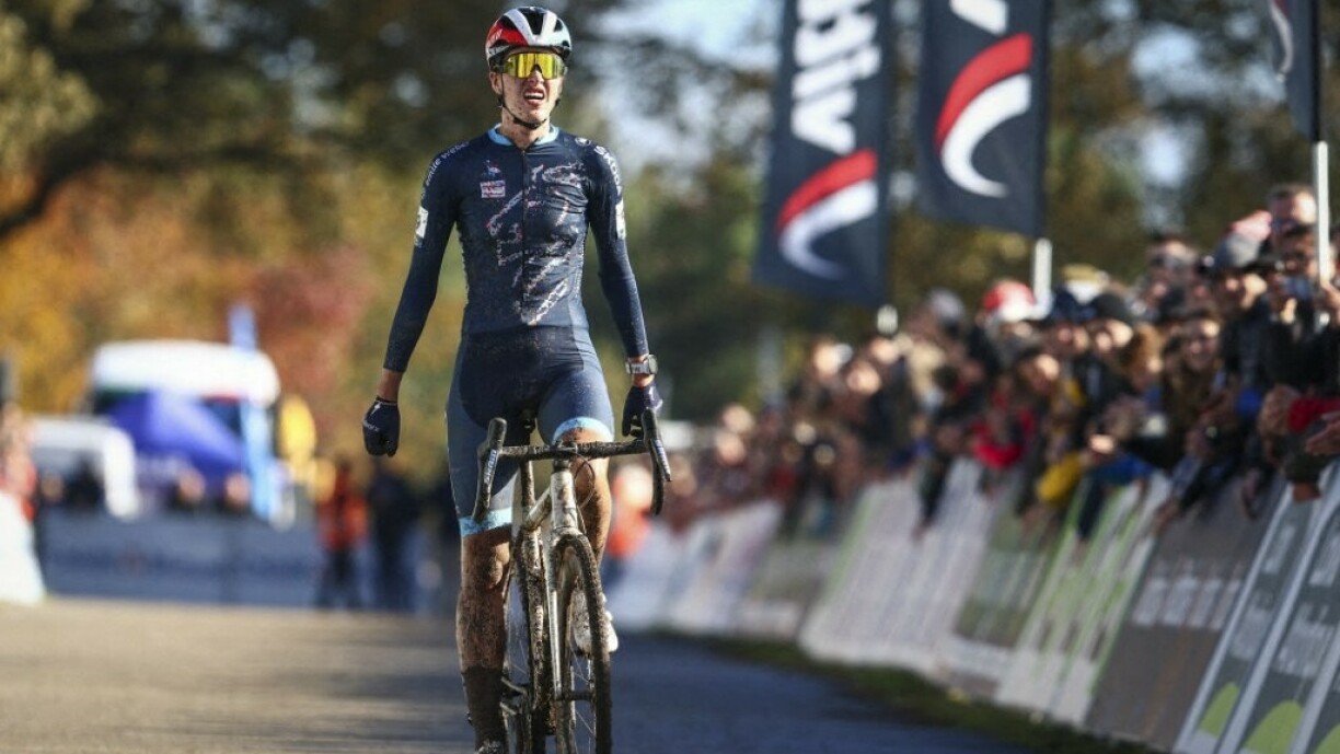 D'Marie Schreiber feiert an der éischter Course vun der Cyclocross-Saison hir éischt Victoire.