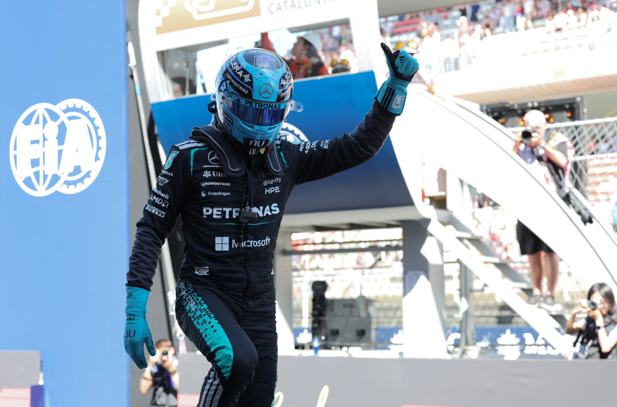 George Russell freet sech iwwer d'Pole zu Barcelona