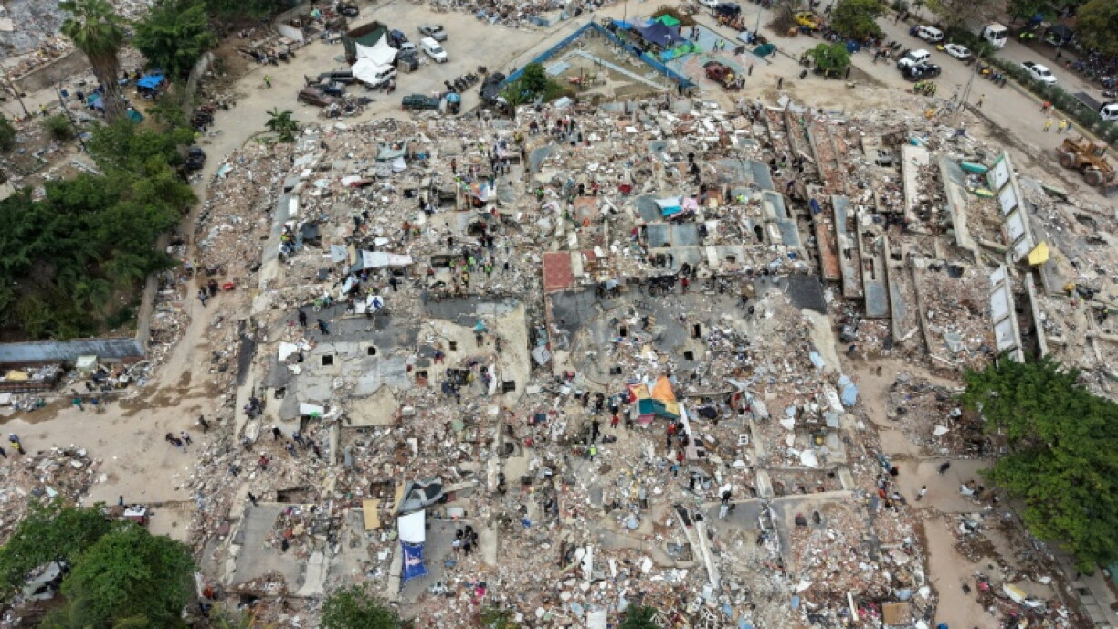 Vue aérienne d'immeubles qui se sont écroulés après le double séisme au Venezuela, le 3 juillet 2026 à Caraballeda, dans l’État de La Guaira