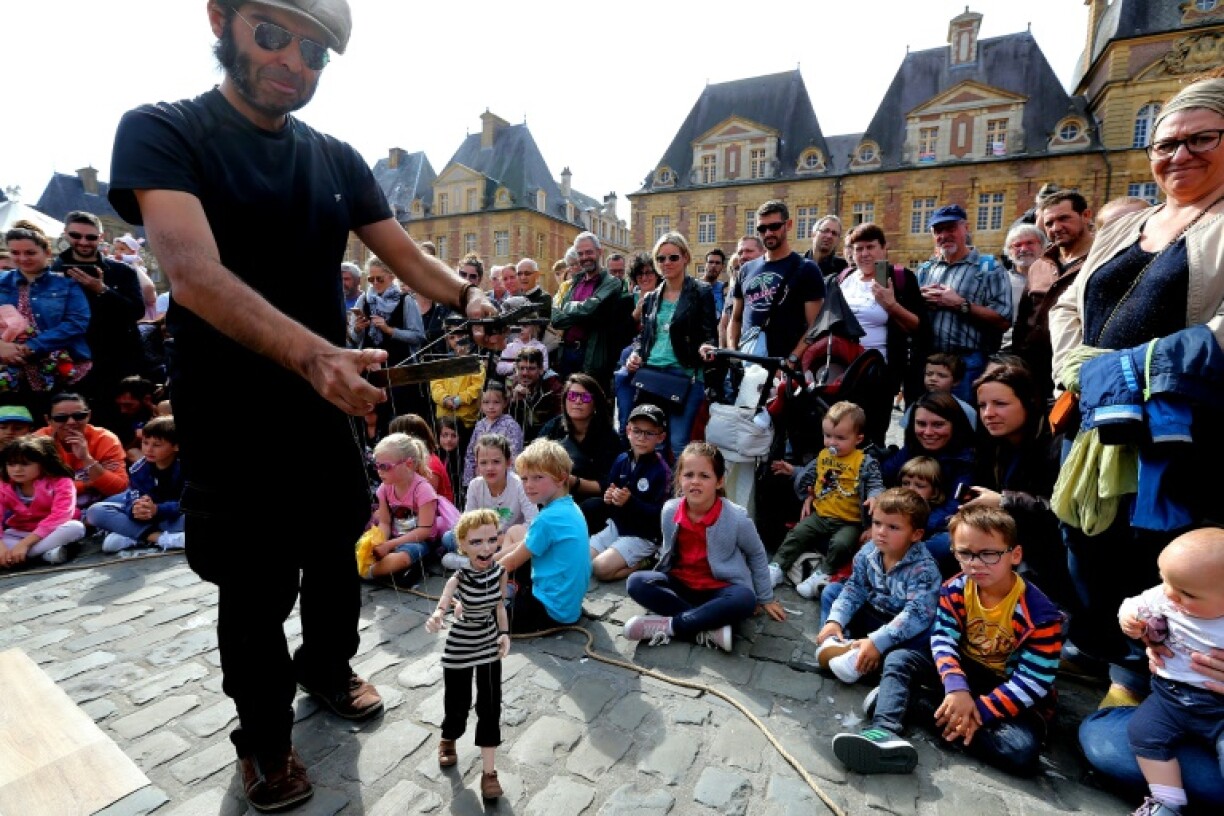 Spectacle de marionnettes le 22 septembre 2019 sur la place principale de Charleville-Mézieres, pendant le festival mondial de marionnettes