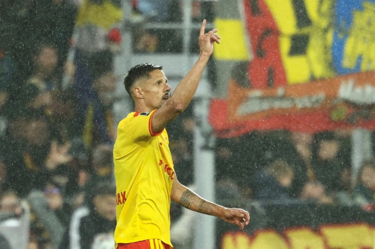 Florian Sotoca gave Lens the lead as he started a game for the first time this season