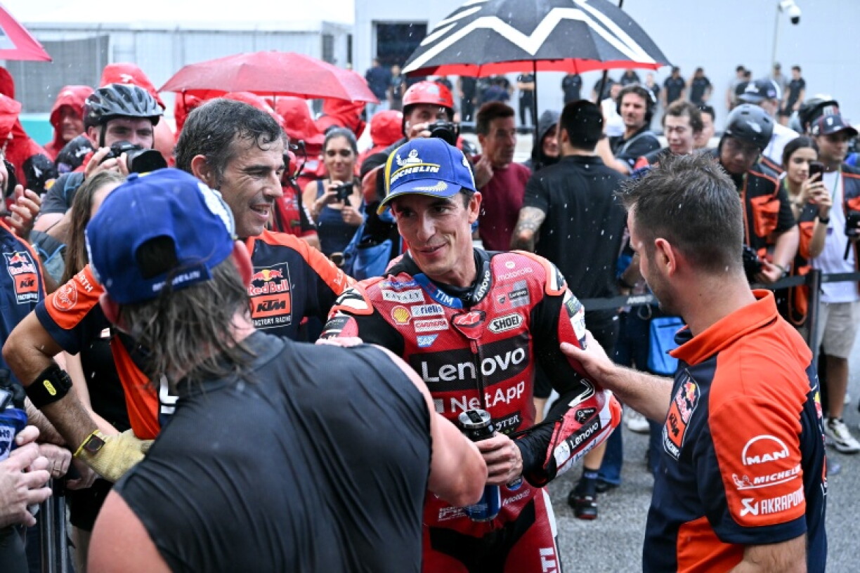 L'Espagnol Marc Marquez (au centre) après la course sprint du GP de Malaisie, le 31 octobre 2026 à Sepang