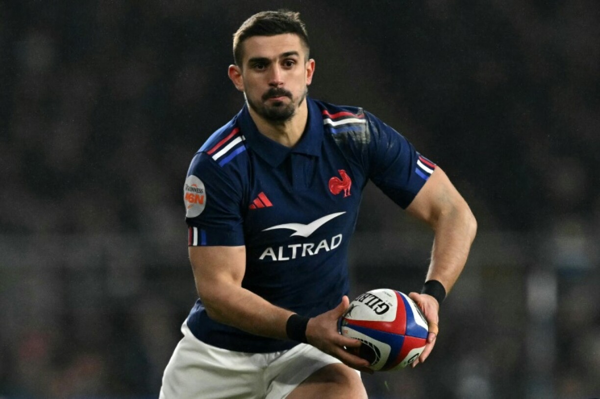 Thomas Ramos returns to the fly-half role against Italy in Rome
