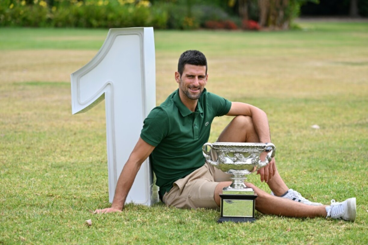Le Serbe Novak Djokovic, vainqueur de l'Open d'Australie pour la 10e fois et à nouveau numéro 1 mondial, le 30 janvier 2023 à Mekbourne