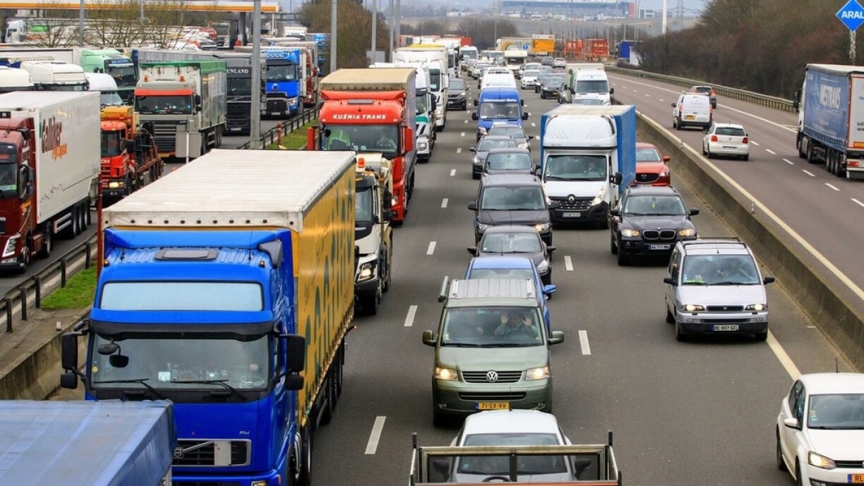 L'autoroute A31 - et ici son pendant luxembourgeois, l'A3 - sont régulièrement embouteillées à cause du trop grand nombre de véhicules qui les empruntent chaque jour.