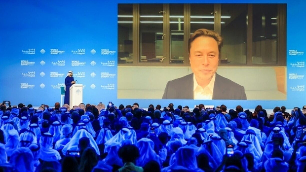 Le patron de Twitter Elon Musk en visioconférence lors d'un forum à Dubaï, le 15 février 2023 aux Emirats arabes unis