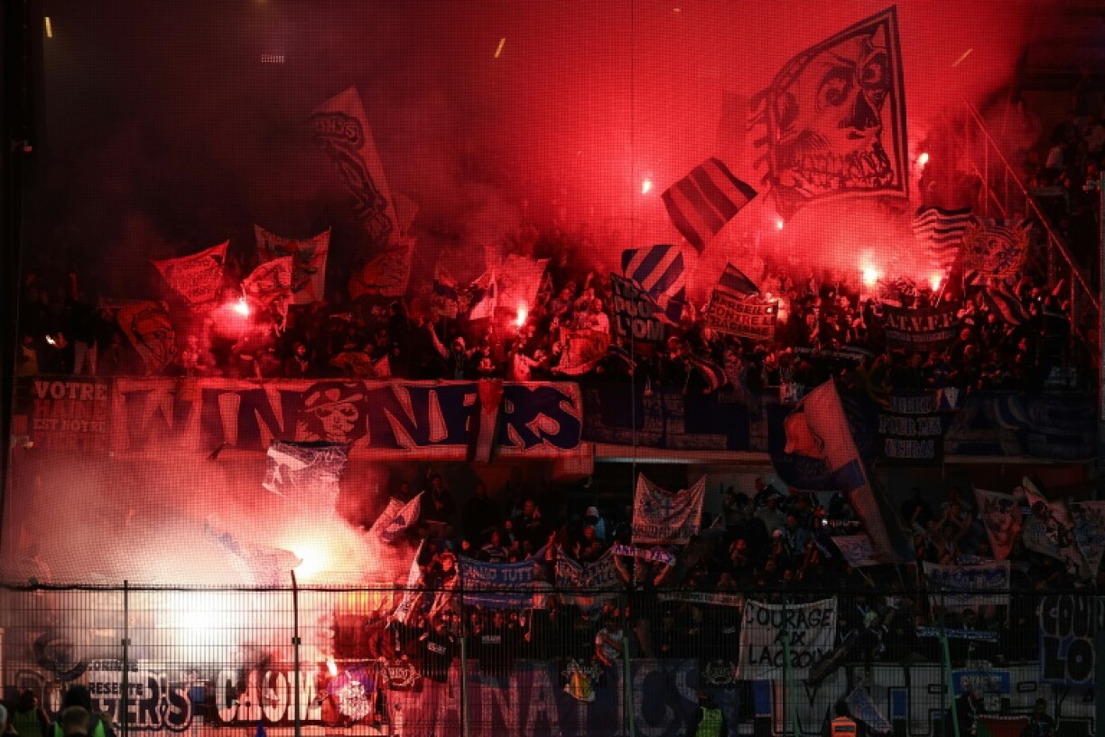 Les supporters de Marseille mettent l'ambiance au stade de l'Aube, durant le match opposant Troyes à l'OM comptant pour la 6e journée de Ligue 1, le 11 octobre 2026