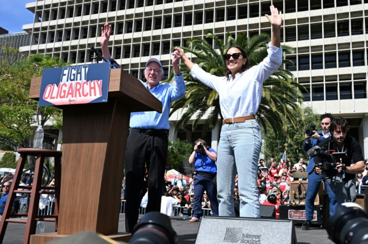 US Senator Bernie Sanders and US Representative Alexandria Ocasio Cortez have been touring to rally crowds with a